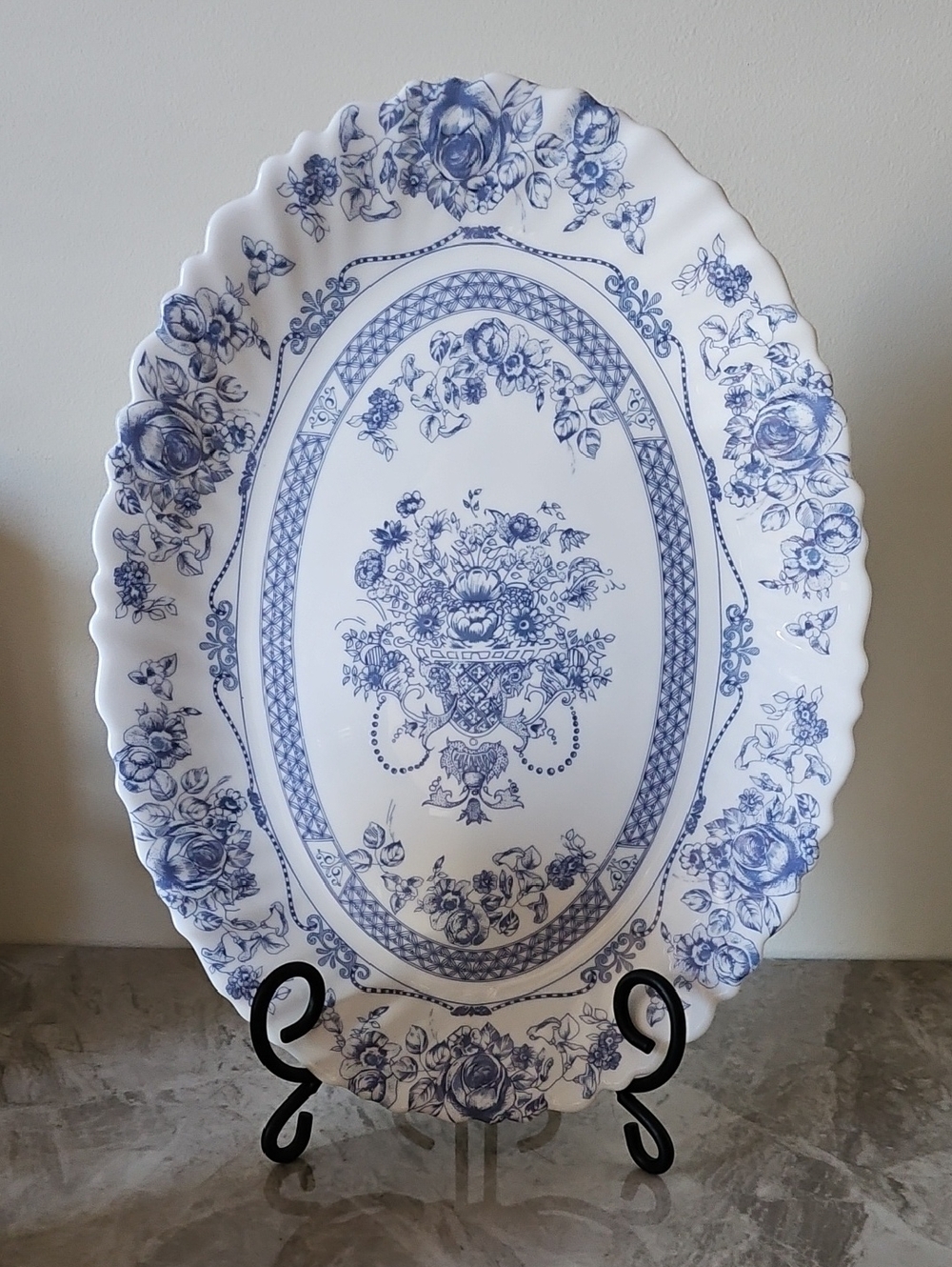 Arcopal France Honorine pattern serving platter milk glass 13"